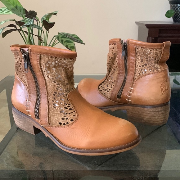 MUSSE & CLOUD Ainhoa Crotchet Ankle Bootie - Picture 1 of 15